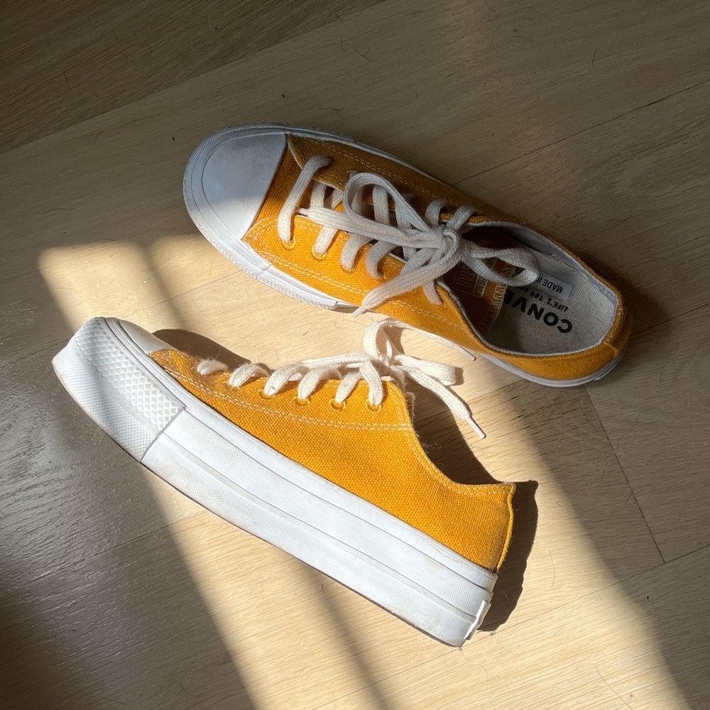 Ochre Chuck Taylor Low-Top Platforms